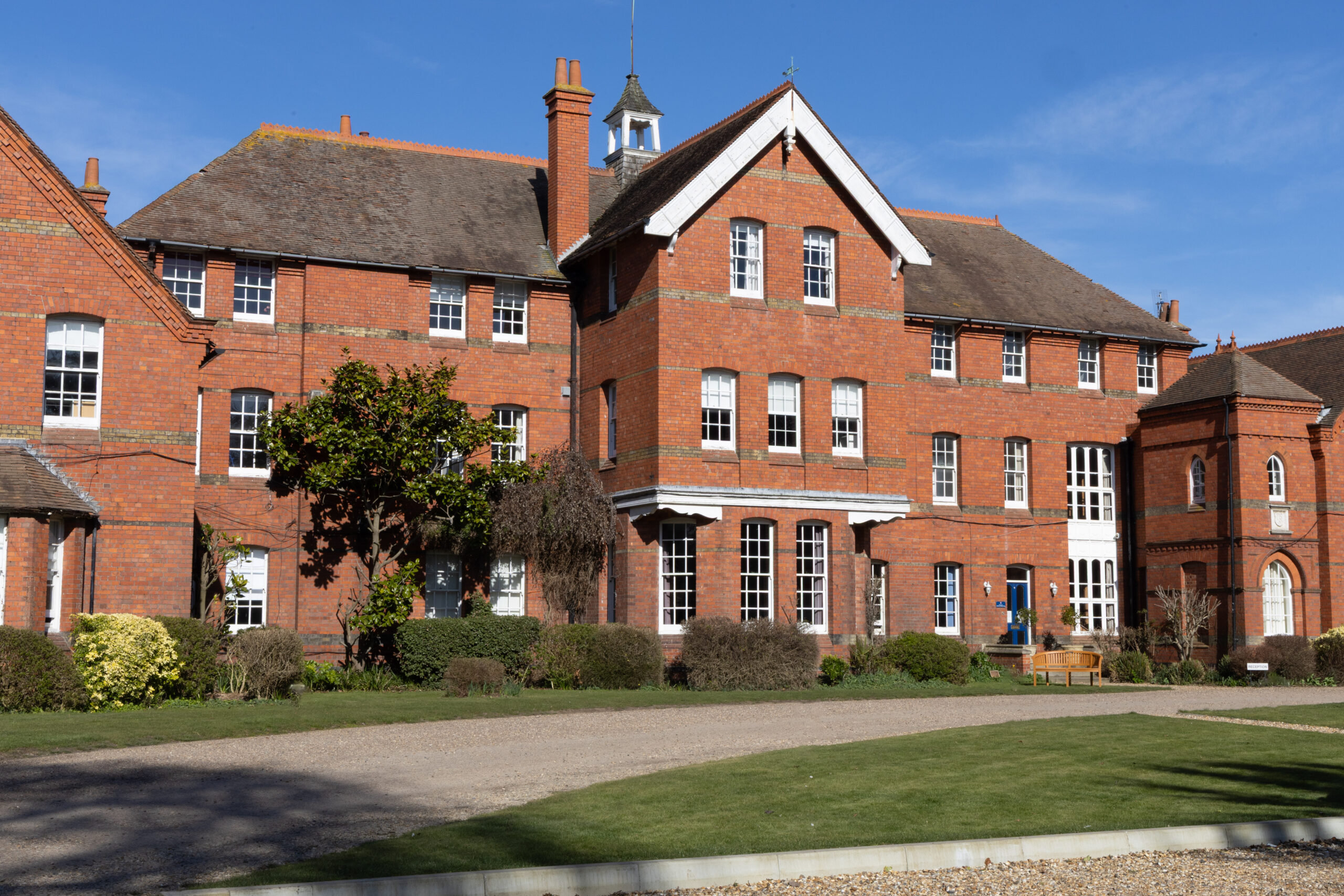 Broadstairs, Wellesley Haddon Dene - Main School Exterior